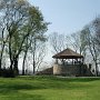 Zámecký park v Cieszyně s rotundou.