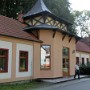 Lázeňská budova v Kostelci.