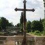 Kříž na kamenném mostě v Brandýse nad Labem.