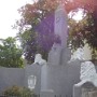 Společný pomník obětem letecké havárie v Krásné Hoře nad Vltavou.