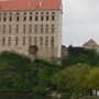 Pohled od Podhradského rybníka na zámek v Plumlově.