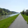Najíždíme na cyklostezku okolo řeky Moravy.