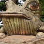 Obrovská socha žáby v Tršicích.