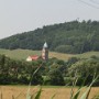 Pohled na kostel v obci Hodslavice.