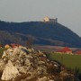 Pohled na zříceninu hradu Děvičky.