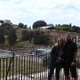 Na vyhlídce Kolosea a za námi je Forum Romanum.