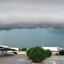 Wall cloud nad Syrakusami značí příchod silné bouře.