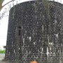 Obranná věž Martello Tower v Tamarinu.