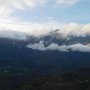 Nejvyšší vrchol Piton des Nieges je zakryt mraky.