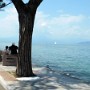 Pohled na jezero z Peschiery del Garda.